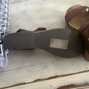 Pierre Dumas Wedges size 8 1/2